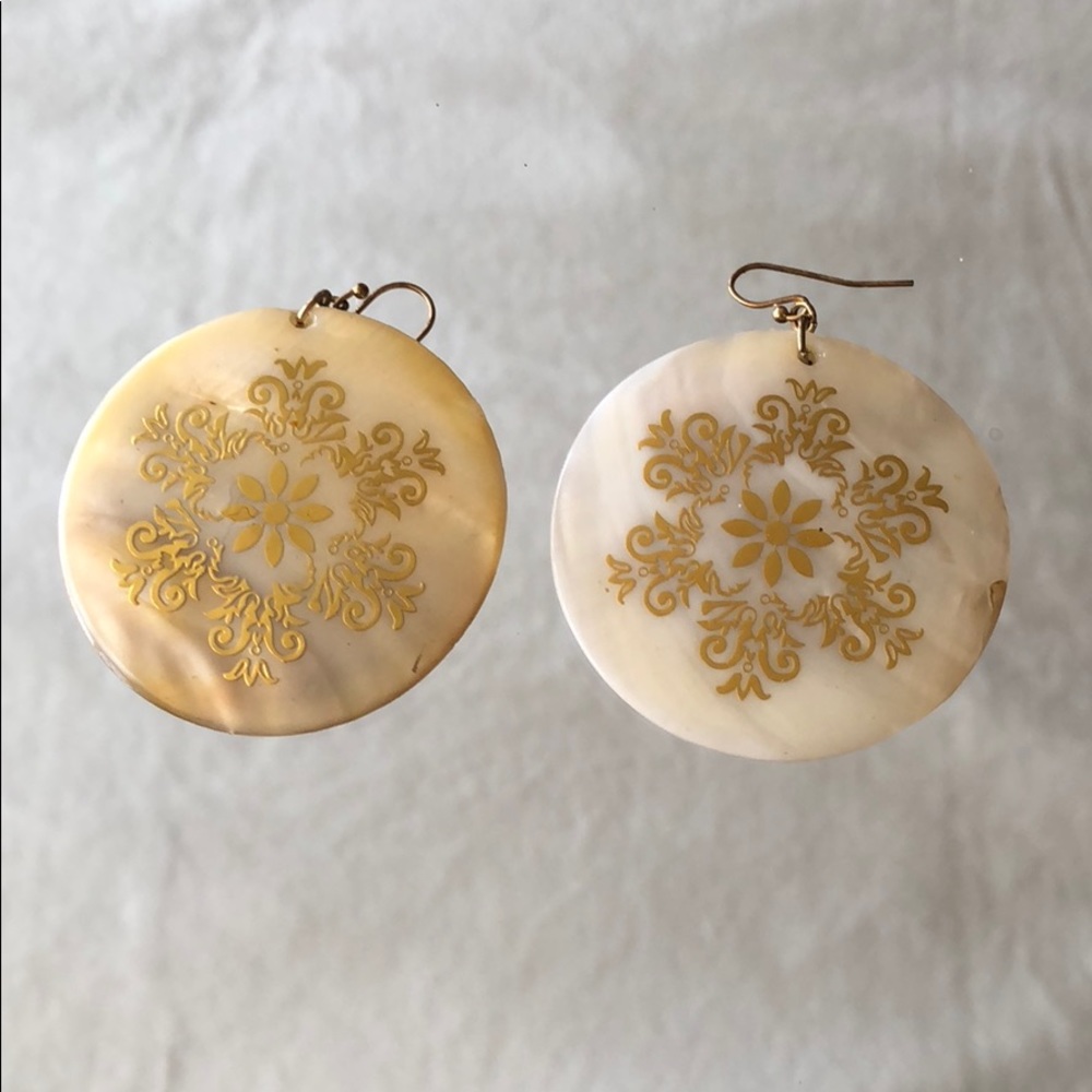 Cream circle earrings w/ gold accents